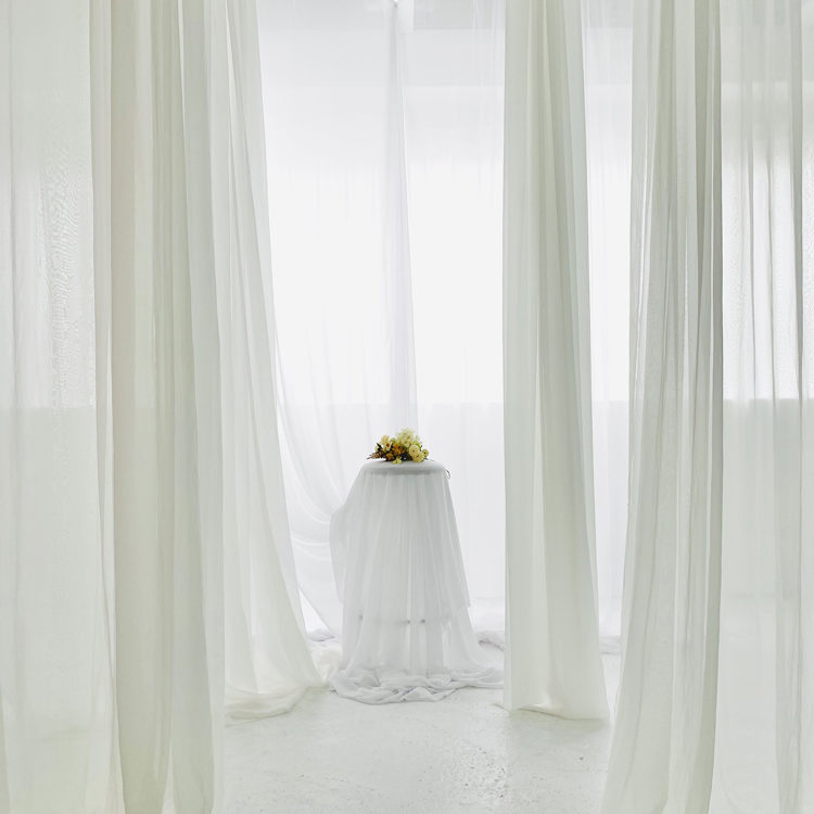 大型レース布でブライダル風に