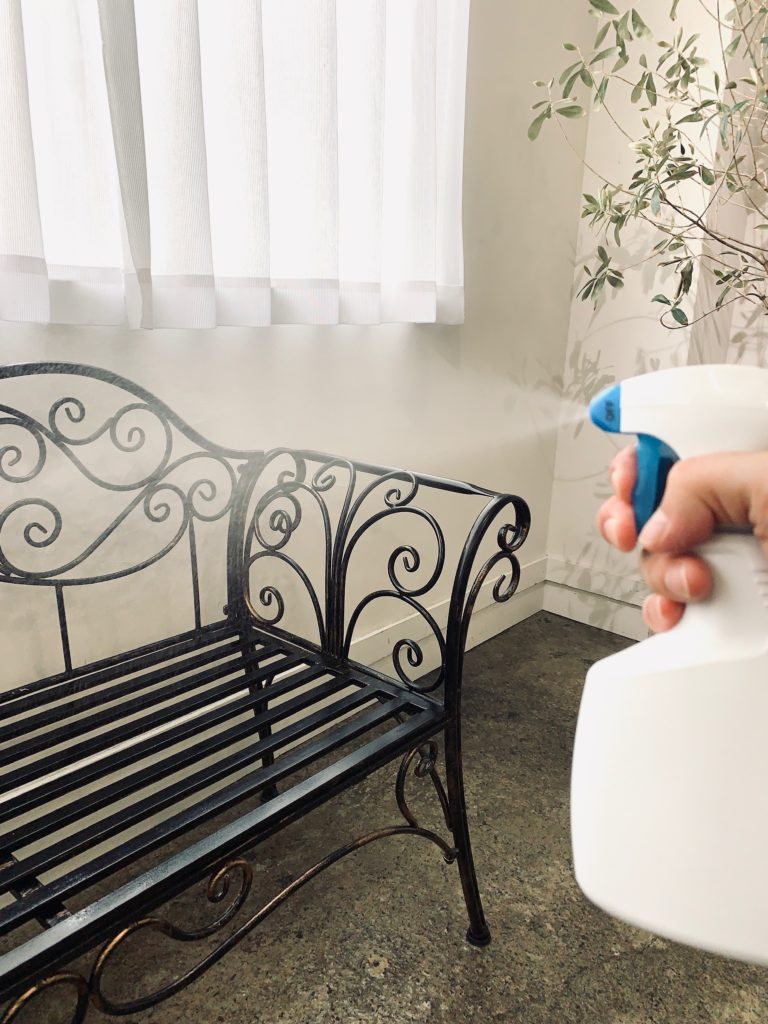 アルコールスプレーによる消毒